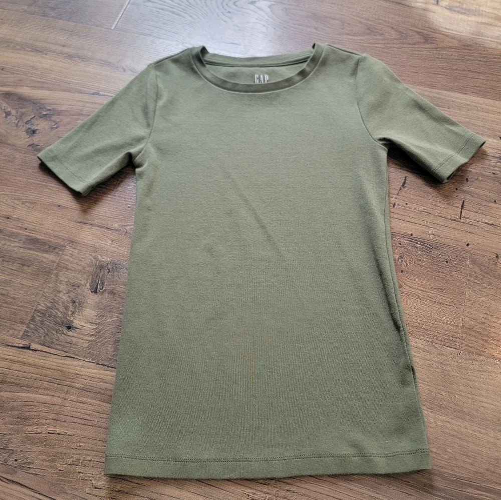 Gap Modern Tshirt size XS